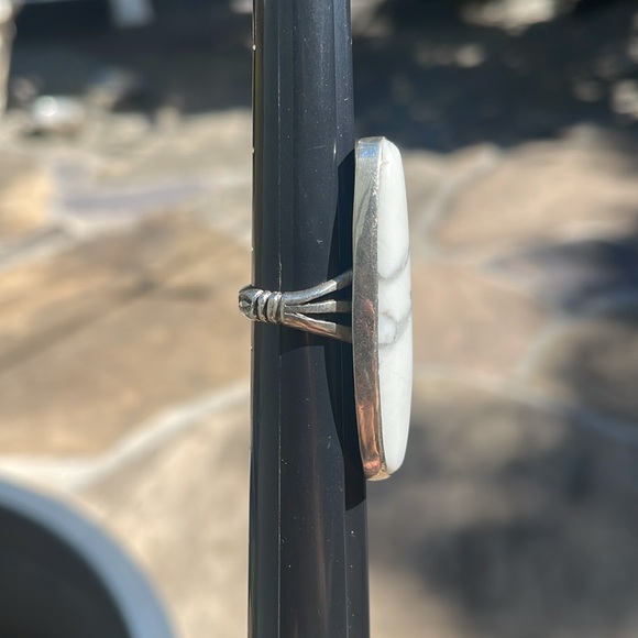 Native American Sterling Silver Howlite Ring - Picture 4 of 7